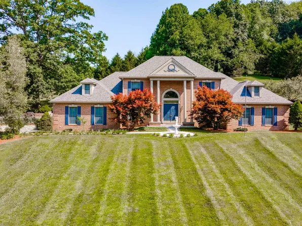 18 Centre Court Dr, Grafton, WV 26354