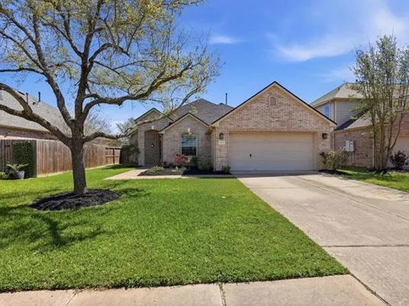2607 Sun Cove Ln, Pearland, TX 77584