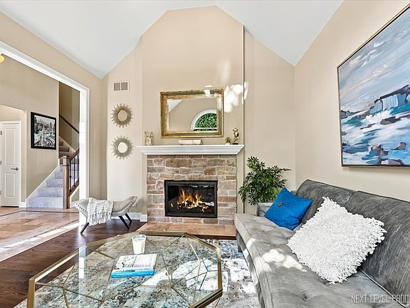 4th image of 824 Sterling Ave