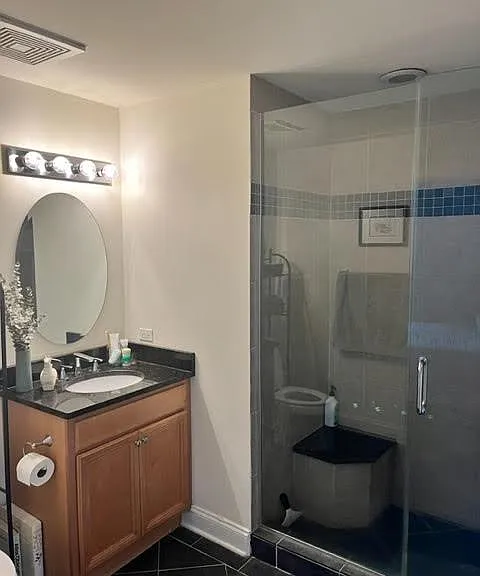 500 N Damen Ave #205 — Photo 44