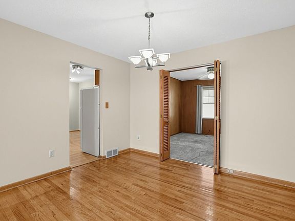 5th image of 3190 Ashwood Rd