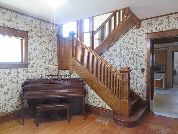3rd image of 1029 W Harris St