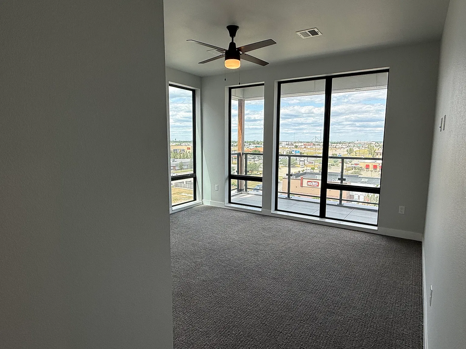 1 bed, 1.5 bath, 1237 sqft, $1,700 — Photo 4