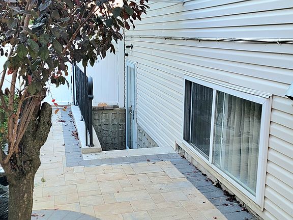 5th image of 26 Wycliff Ln #2
