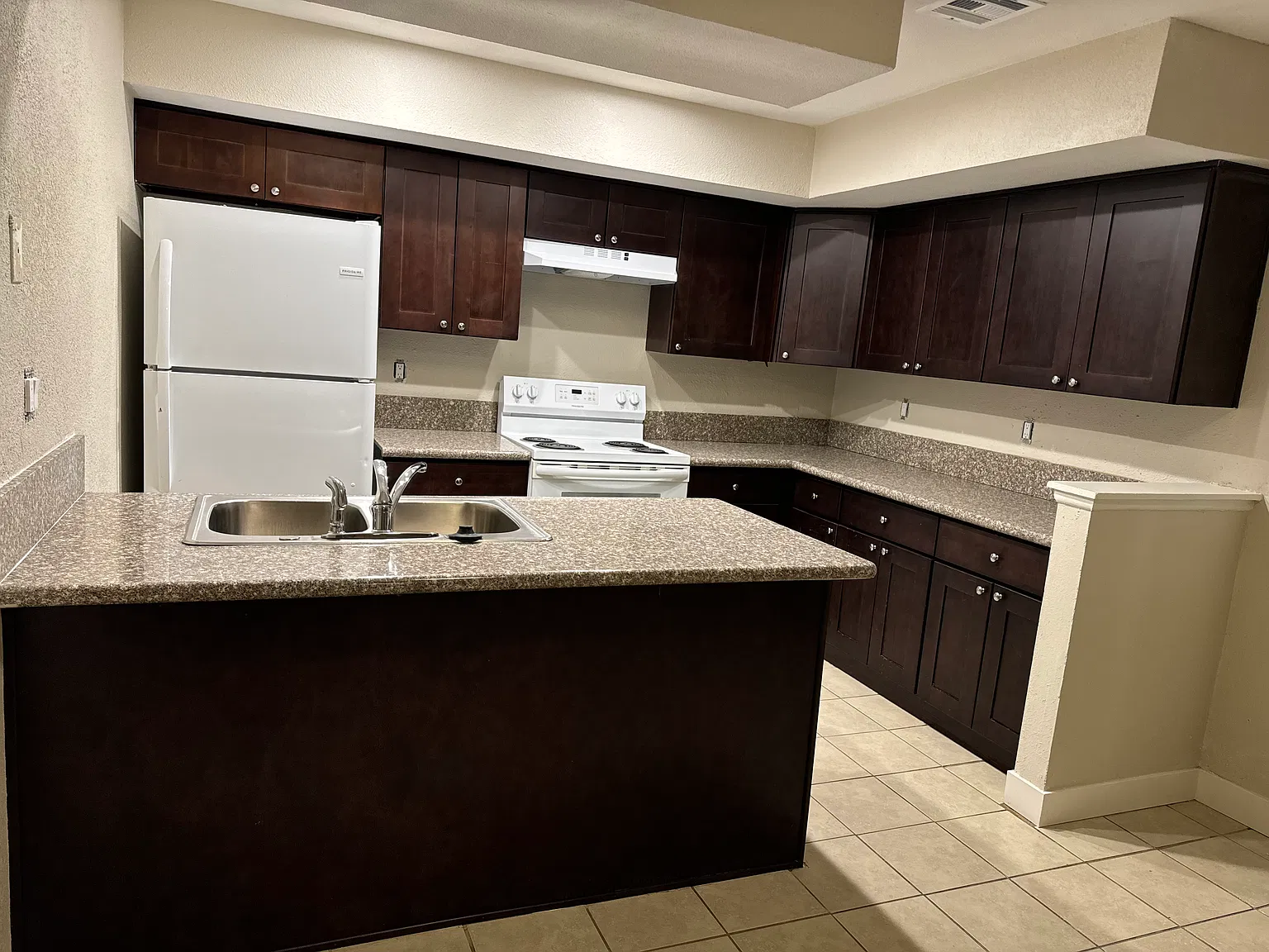 2 bed, 840 sqft, $2,300 — Photo 2