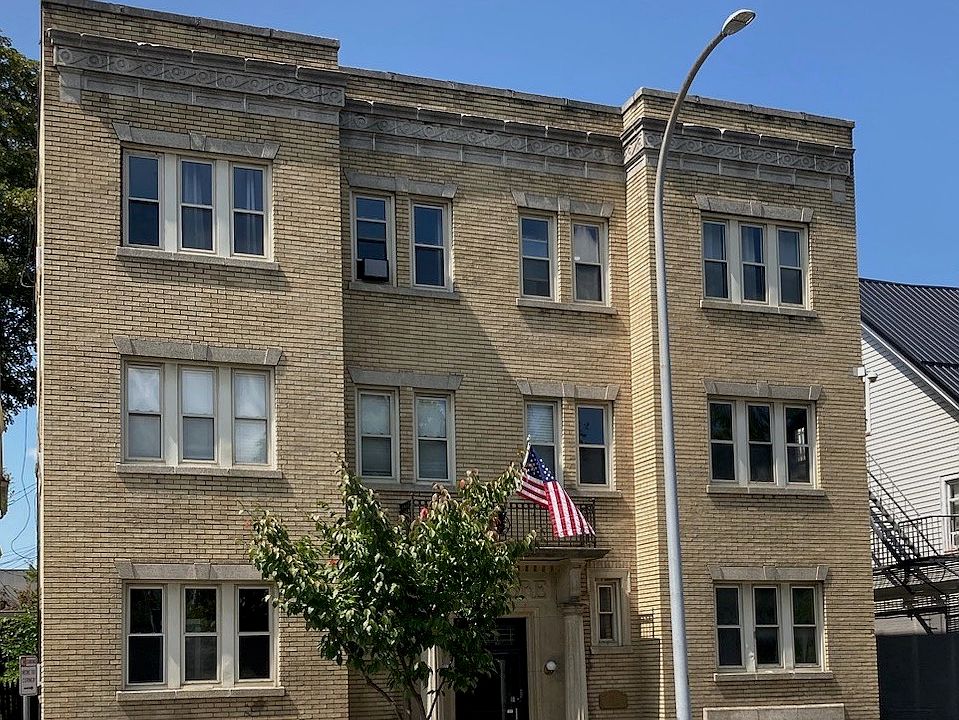 1st image of 357 Alexander St #Fbee0dd37