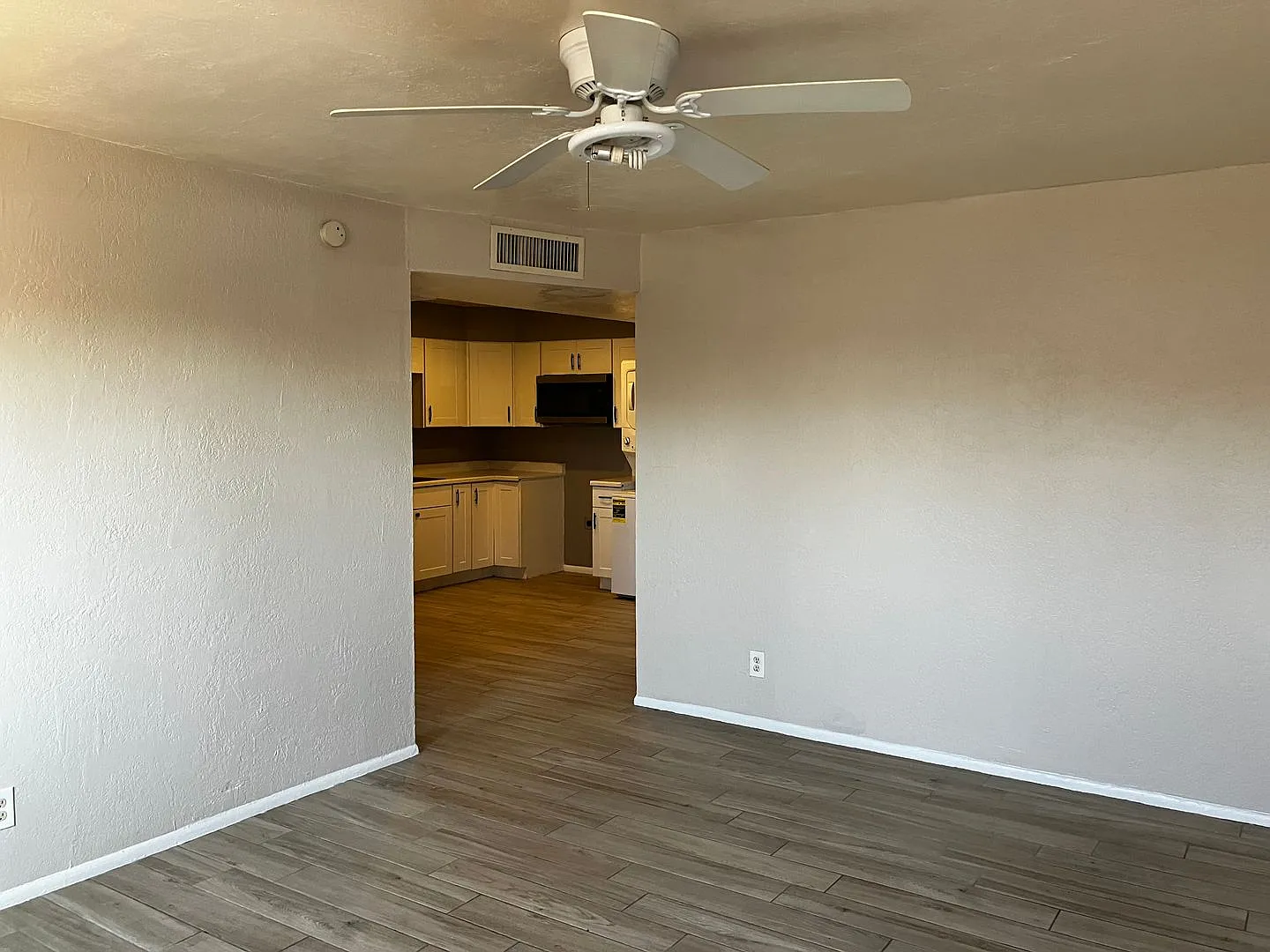 4033 E. Moreland St — Photo 3