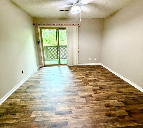 5th image of 1008 Creekside Way #1