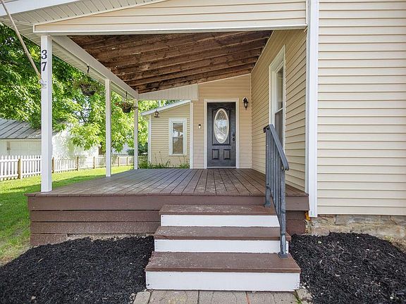 5th image of 37 College St