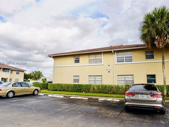4th image of 841 Twin Lakes Dr #30-A