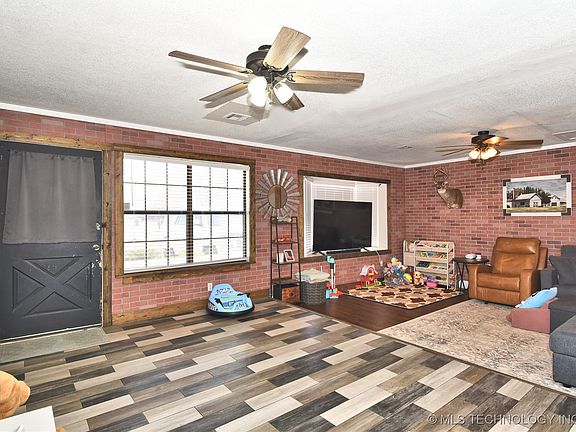 4th image of 300 N Wildhorse St