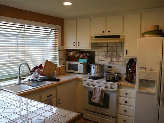 5th image of 160 Erin Dr