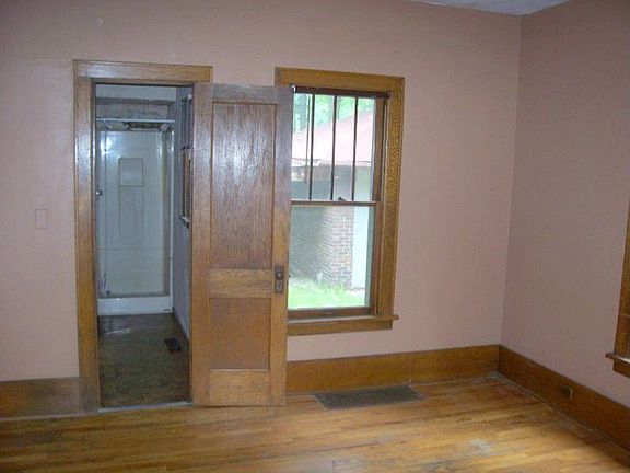 5th image of 501 Abbott St
