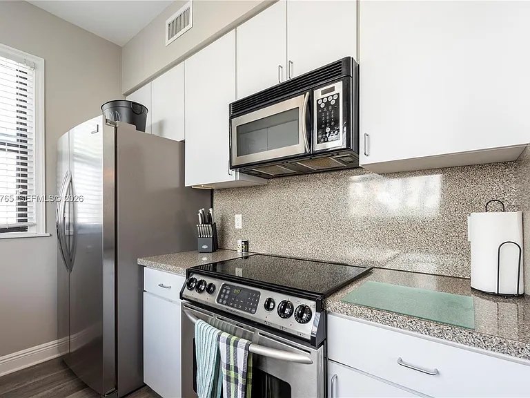 113 S 21st Ave #113 — Photo 8