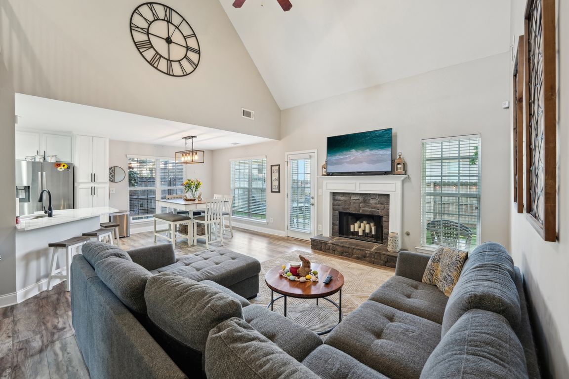 Peregrine Ln-1804-014.jpg