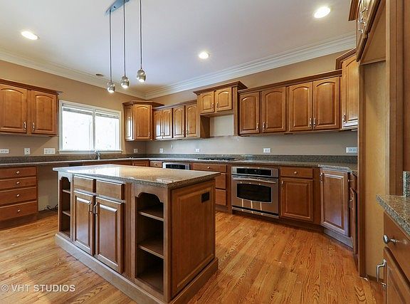 3rd image of 800 Farley Pl