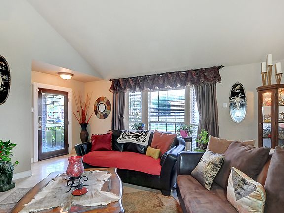 3rd image of 4918 Crestpoint Ln