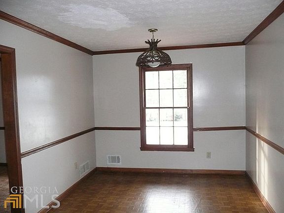 5th image of 347 Summerville Dr