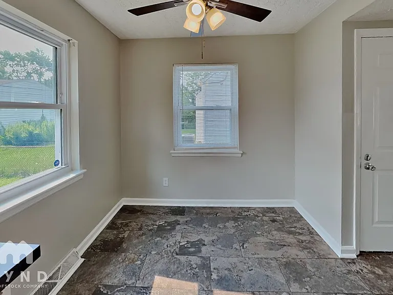 3420 Medina Ave — Photo 4
