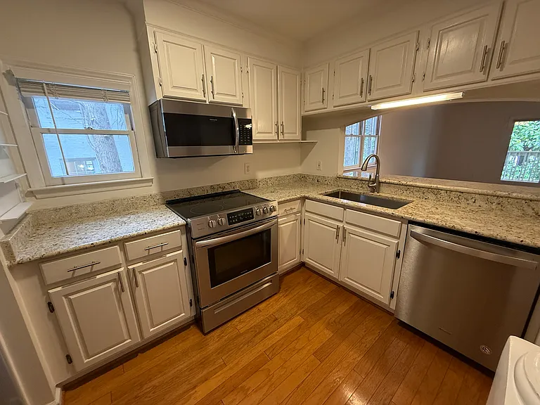 333 Circle Ave #E — Photo 4