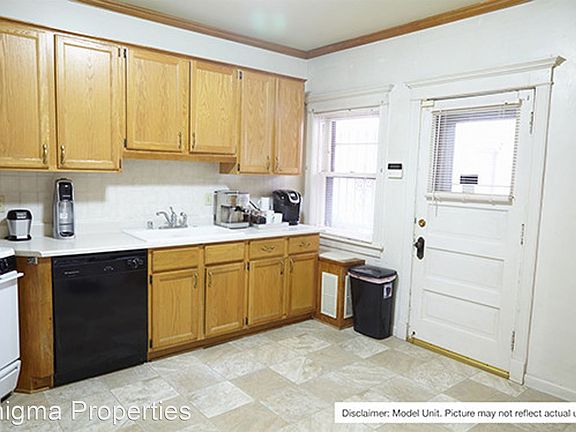 2nd image of 2513 N Stowell Ave APT 21