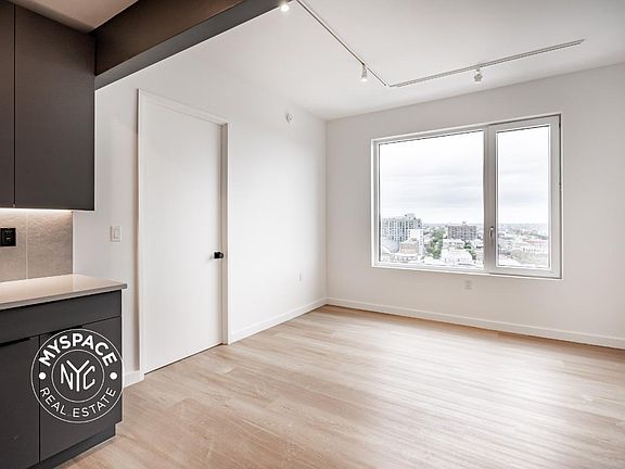 4th image of 931 Carroll St #306
