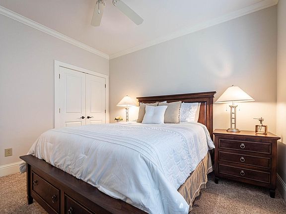 2nd image of 1040A Creekside Unit A