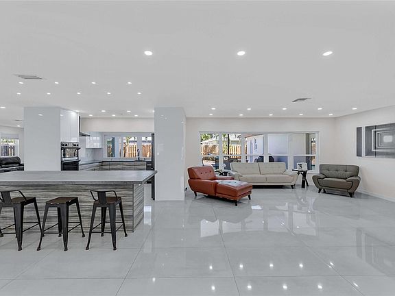 4th image of 4949 Sarazen Drive