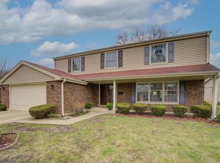 1511 S Kennicott Ave, Arlington Heights, IL 60005