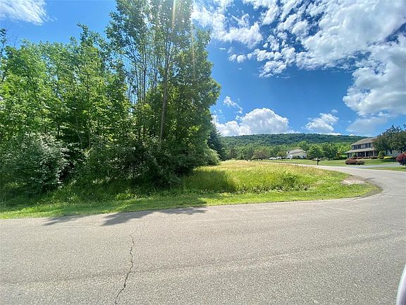 4th image of 17 Amber Hill Dr