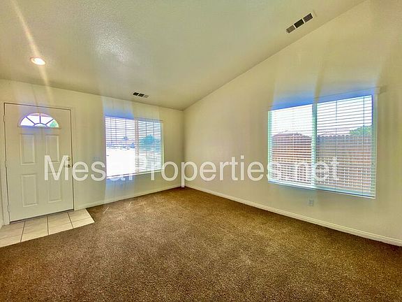 5th image of 16038 Knoll View Cir