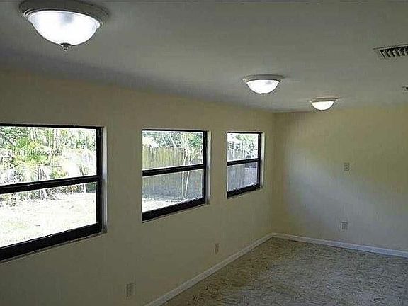 2nd image of 14521 NE 2nd Ave #0