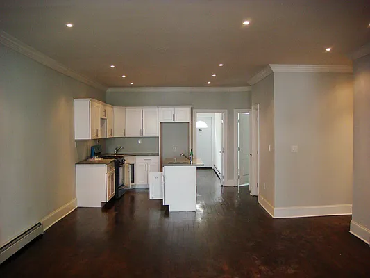 Rented by Avanguard Realty Corp | media 4