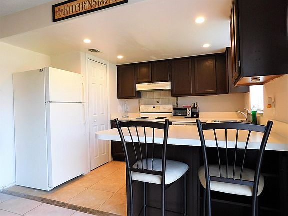 3rd image of 8151 Troxler Dr