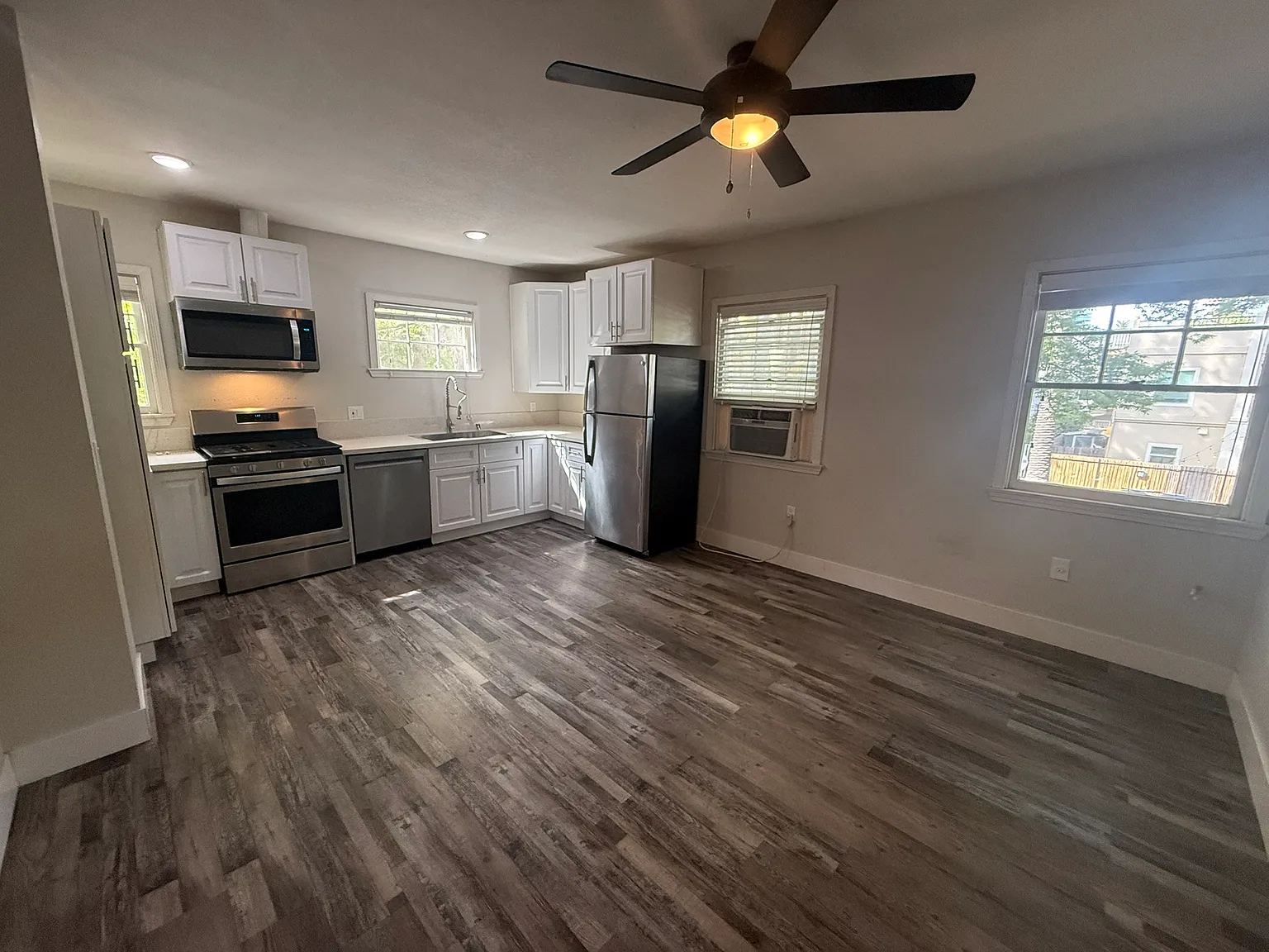 Studio, 350 sqft, $1,250 — Photo 2