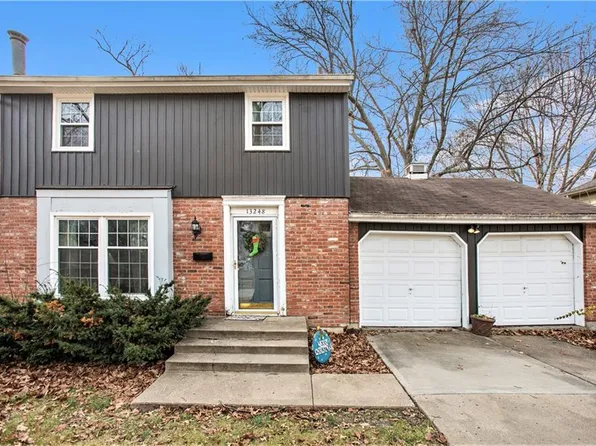 13248 Park Hills Dr, Grandview, MO 64030