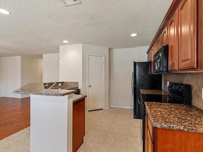 9812 George Washington Dr — Photo 11