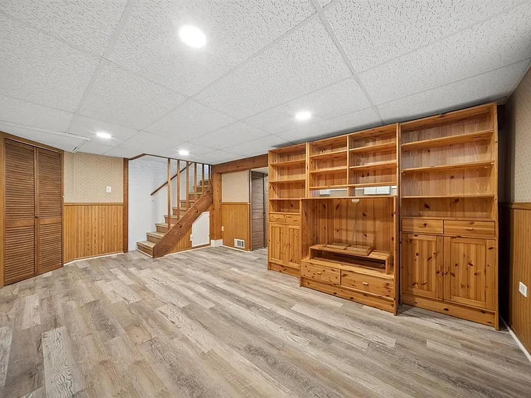 1798 Howard Ave — Photo 10
