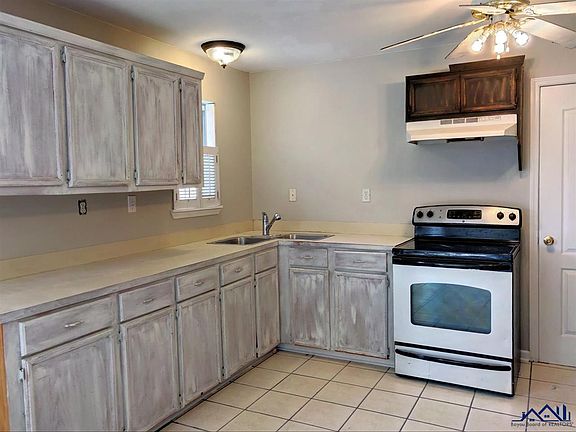 2nd image of 531 Leo Dr