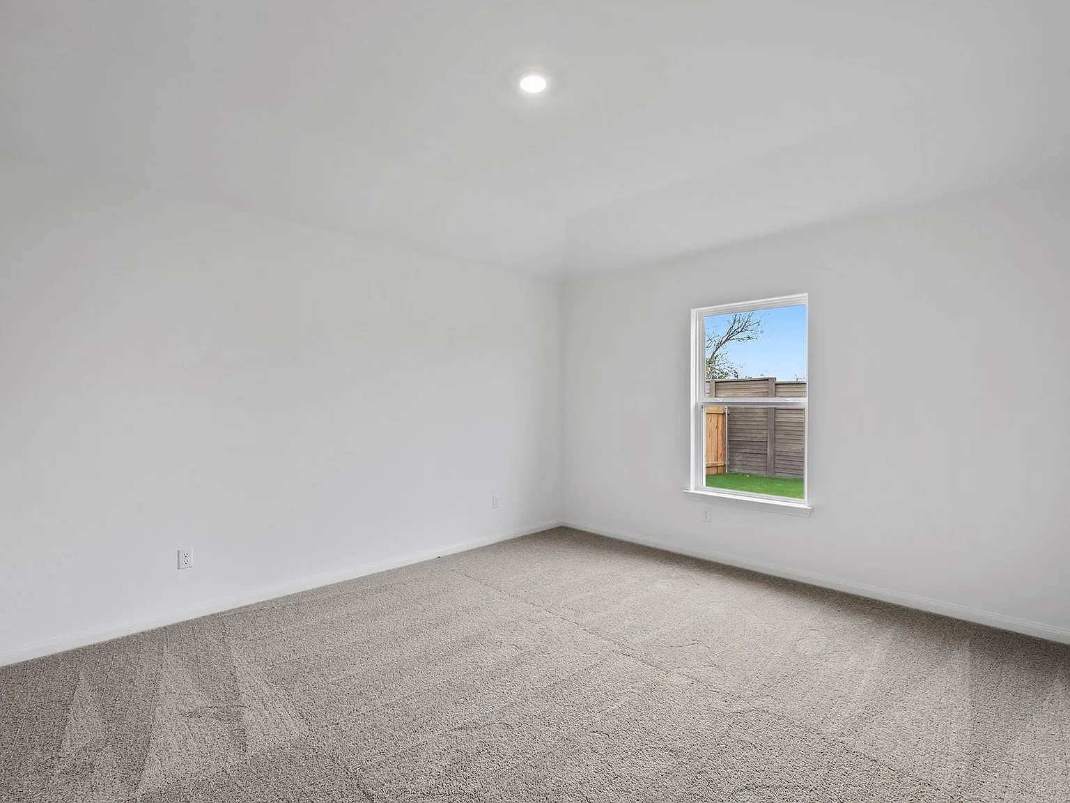 3 bed, 2.0 bath, 1076 sqft, $2,105 — Photo 4