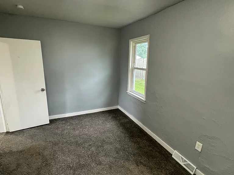 650 Stevenson Ave — Photo 3