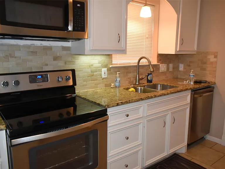 10519 N Newpark Dr — Photo 7