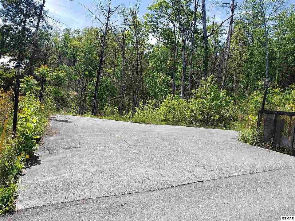 1st image of 350 Pinnacle Dr