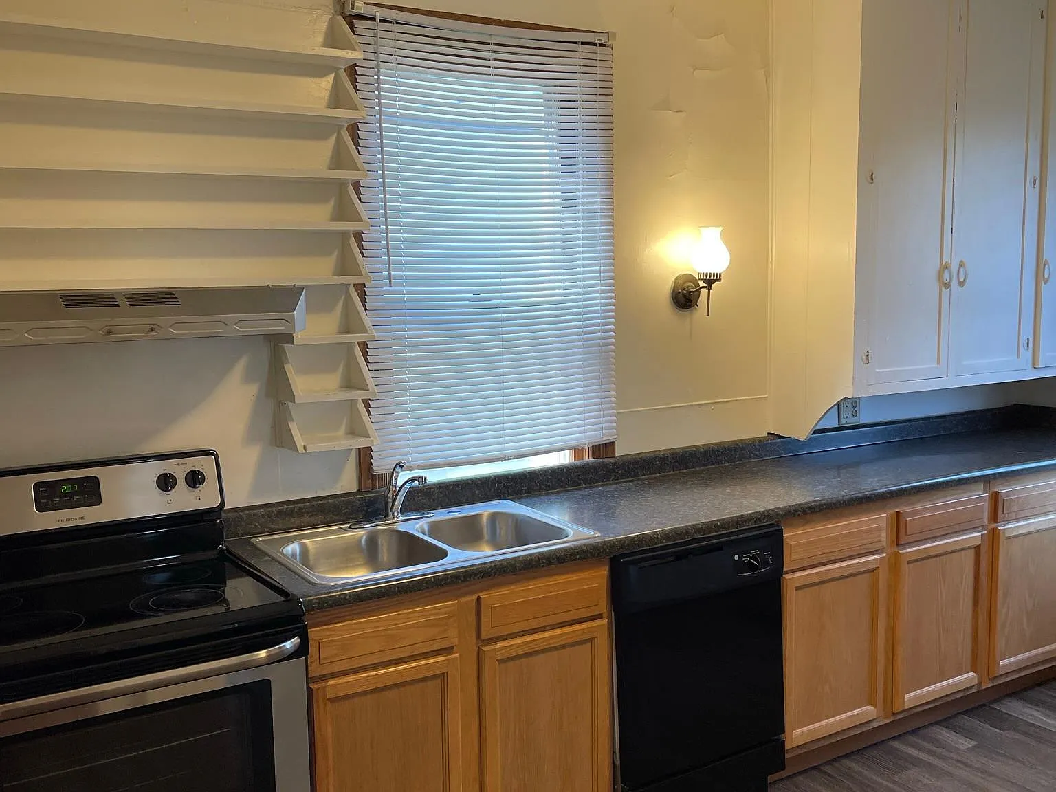 3 bed, 1468 sqft, $2,610 — Photo 2
