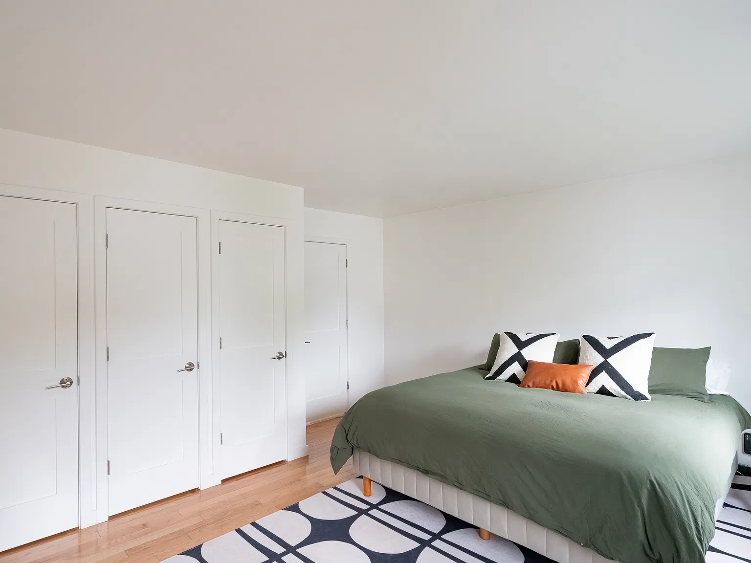 1 bed, 1500 sqft, $2,400 — Photo 4