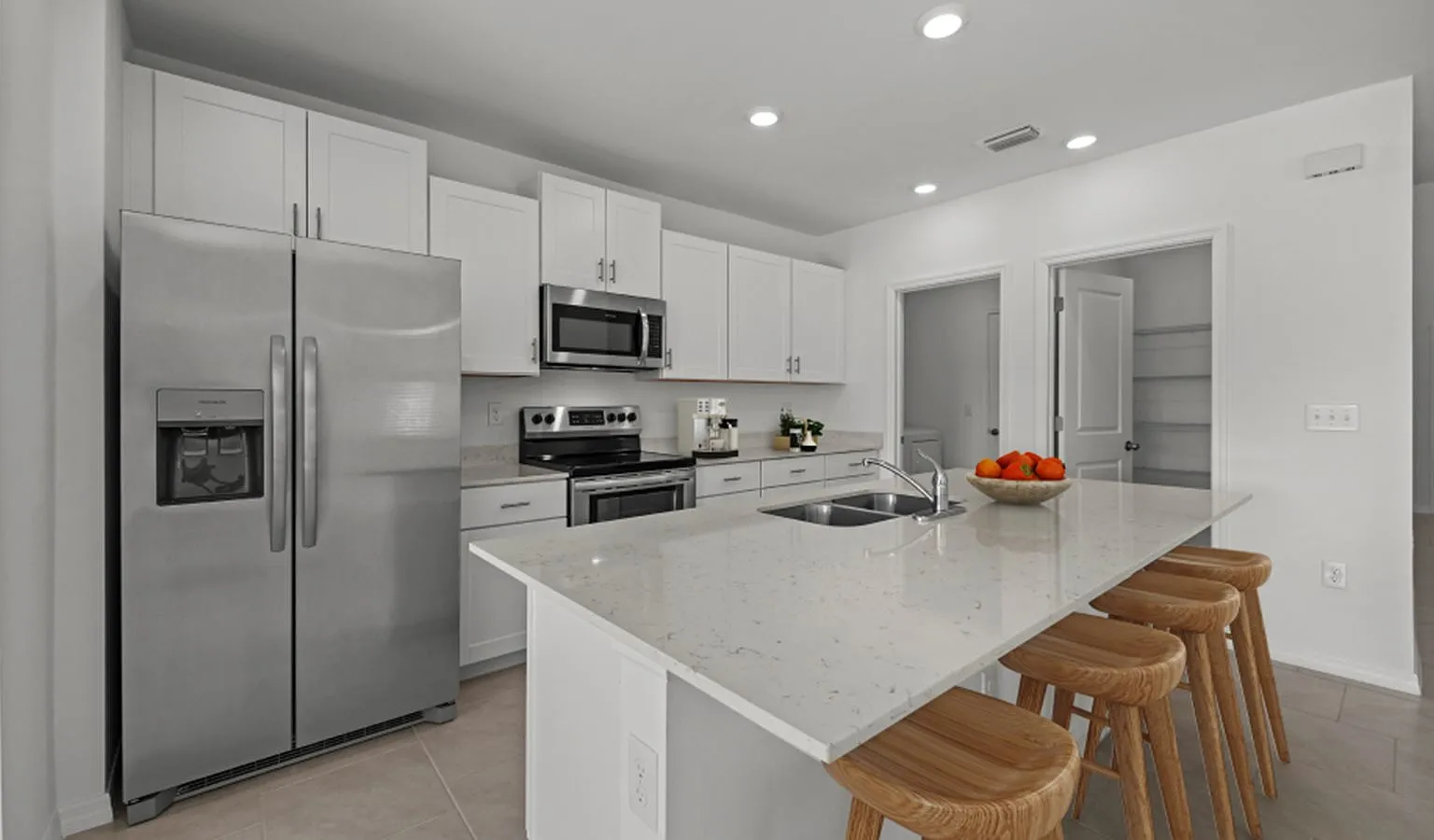 5 bed, 2.5 bath, 2382 sqft, $4,000 — Photo 3