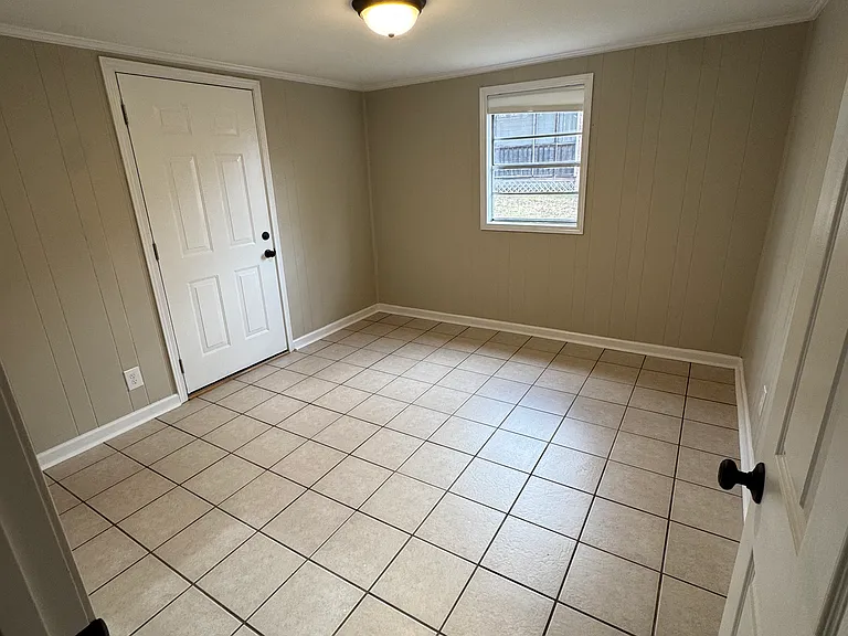 700 Hudson Ave #7 — Photo 7