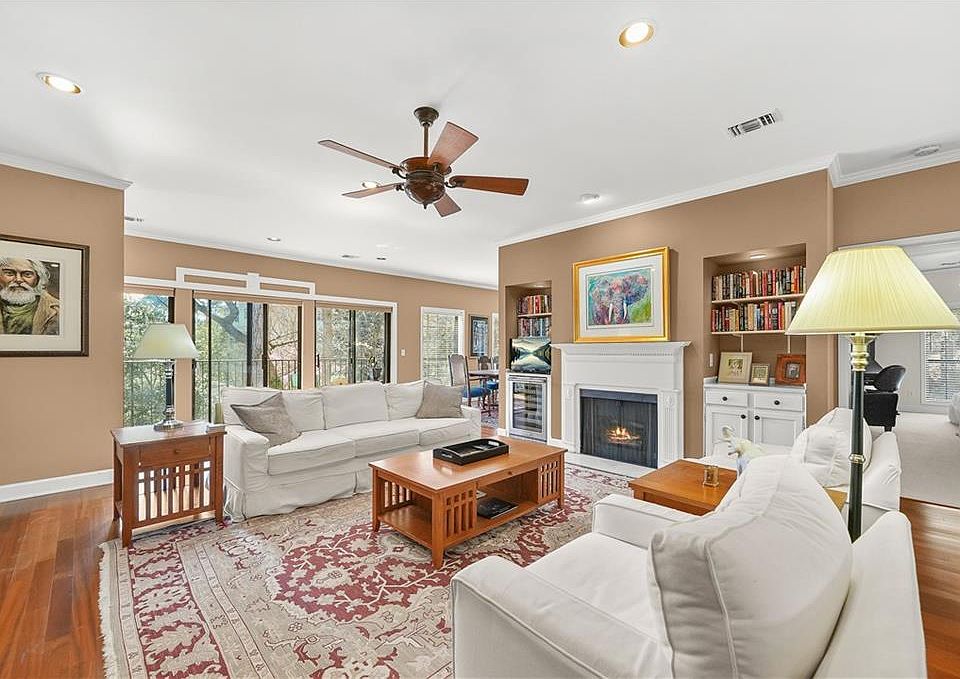 1st image of 3071 Lenox Rd APT 19