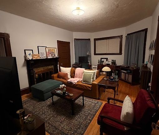 3rd image of 363 Crescent St