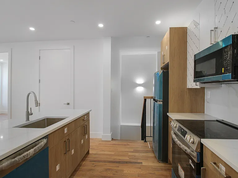 1387 Madison St #1R — Photo 9
